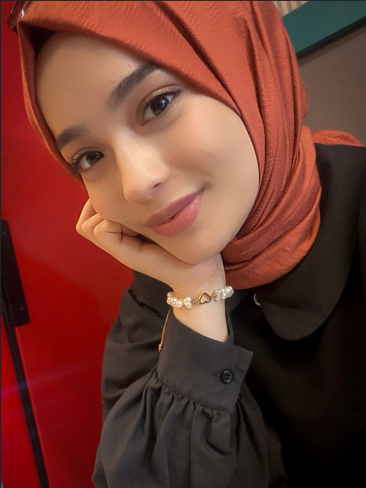 Karşıyaka Zeki ve Nazik Kadın Escort Ceylan