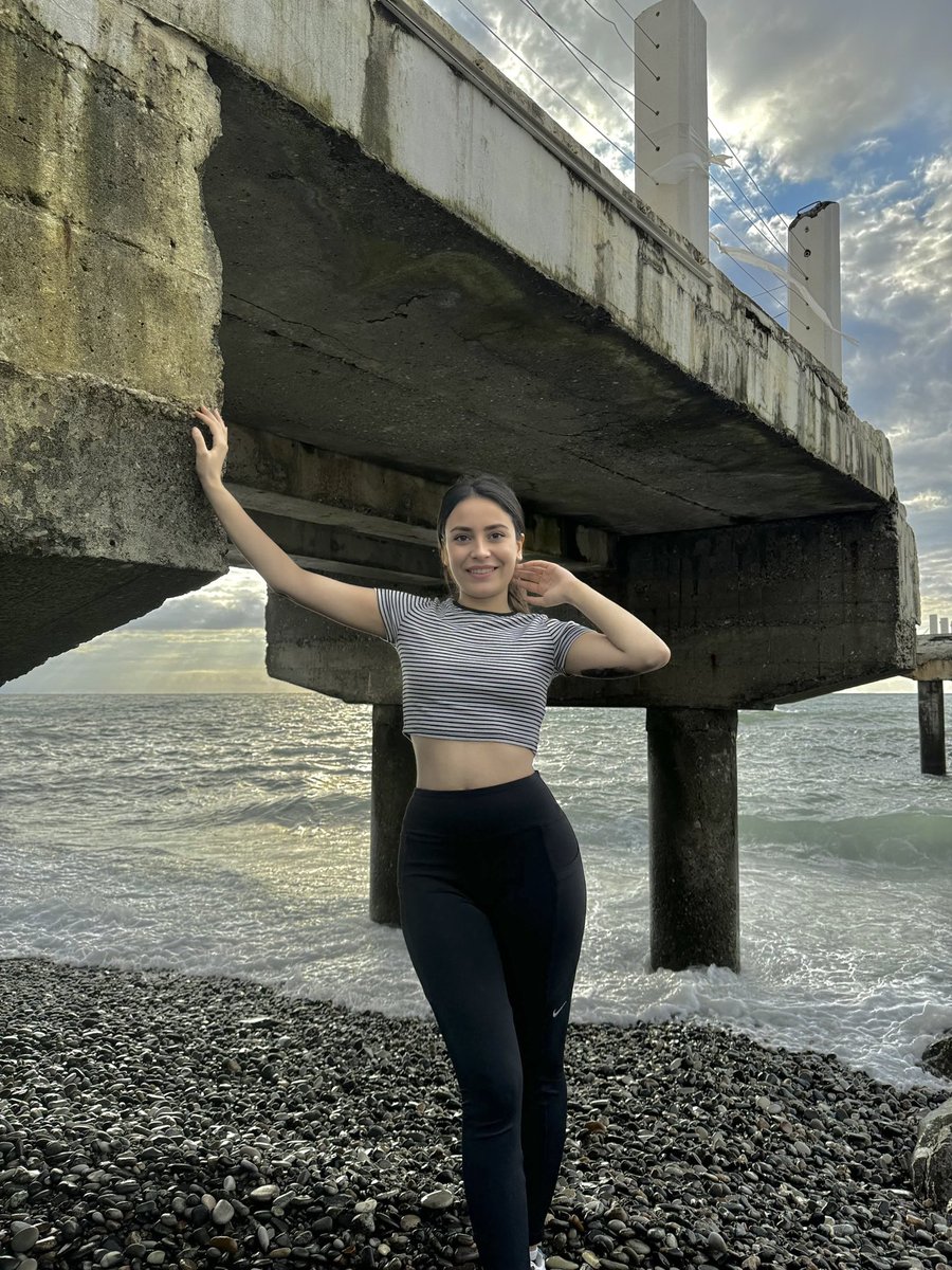Karşıyaka Güler Yüzlü Bayan Escort Bayan Melike